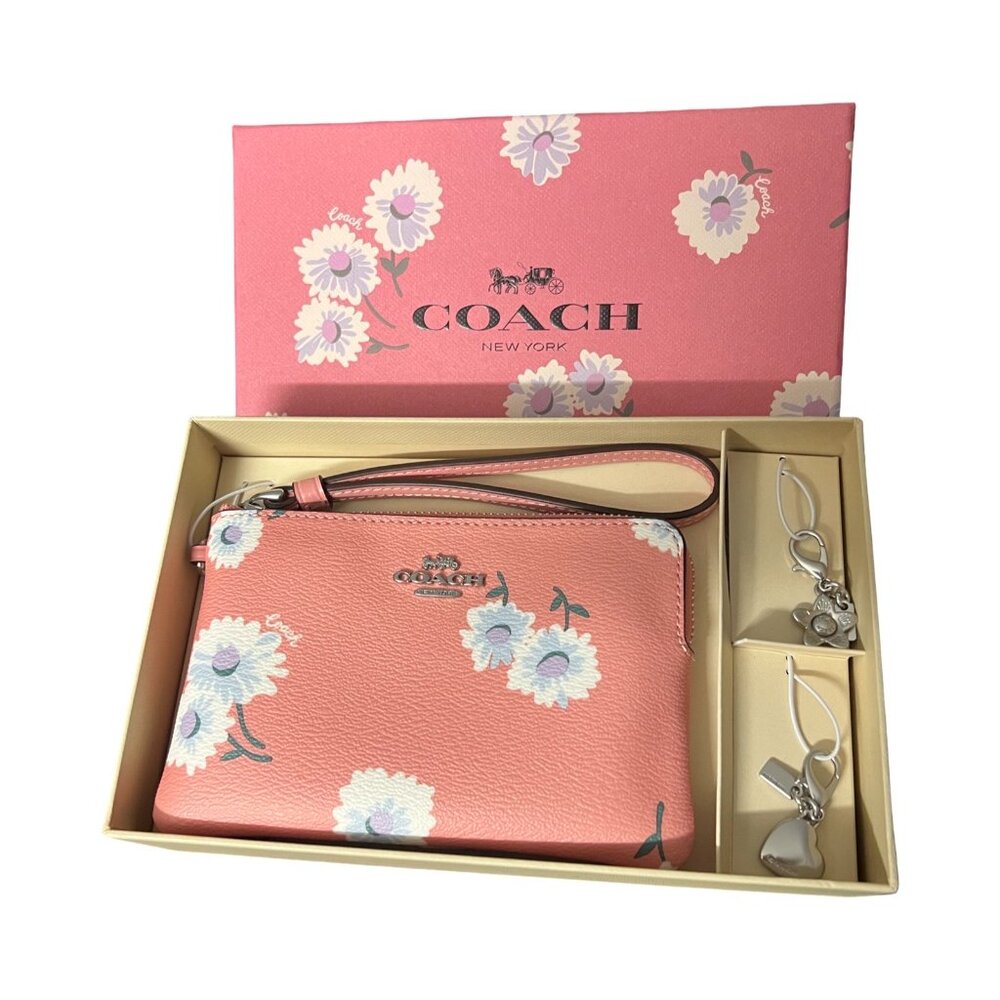 COACH | Boxed Corner Wristlet | Pink | With Daisy Print | NWT| Style #3218 - Picture 4 of 7